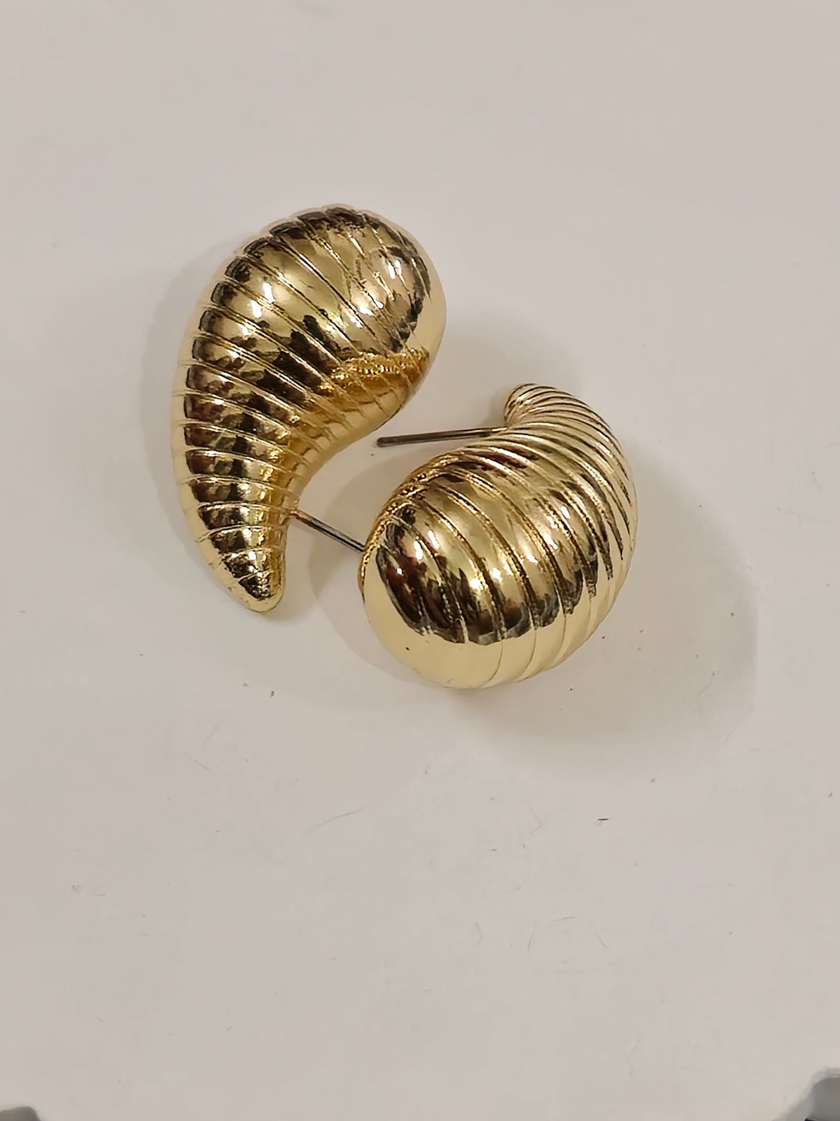 Water drop swirl earring