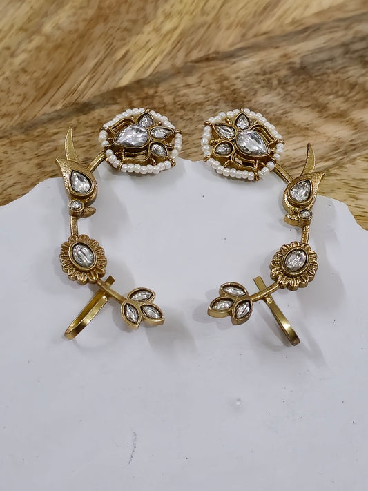 Traditional ear cuff - White