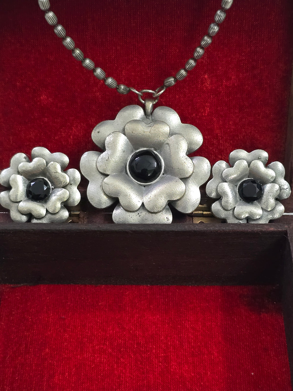 Necklace - tri flower