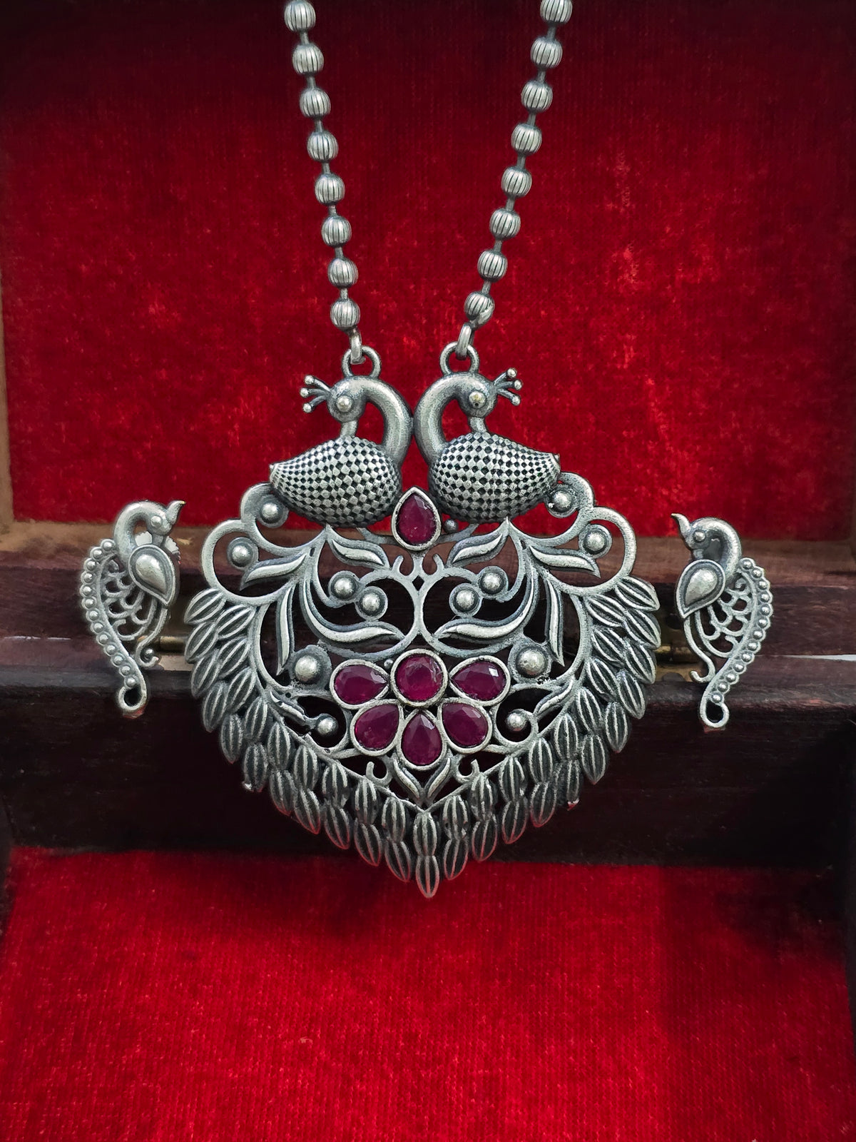 Necklace - mor pankh