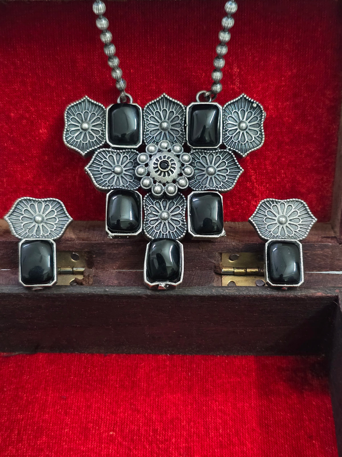 Necklace - kaal ratna