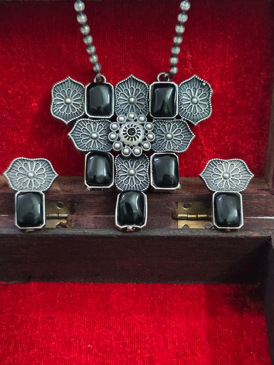 Necklace - kaal ratna