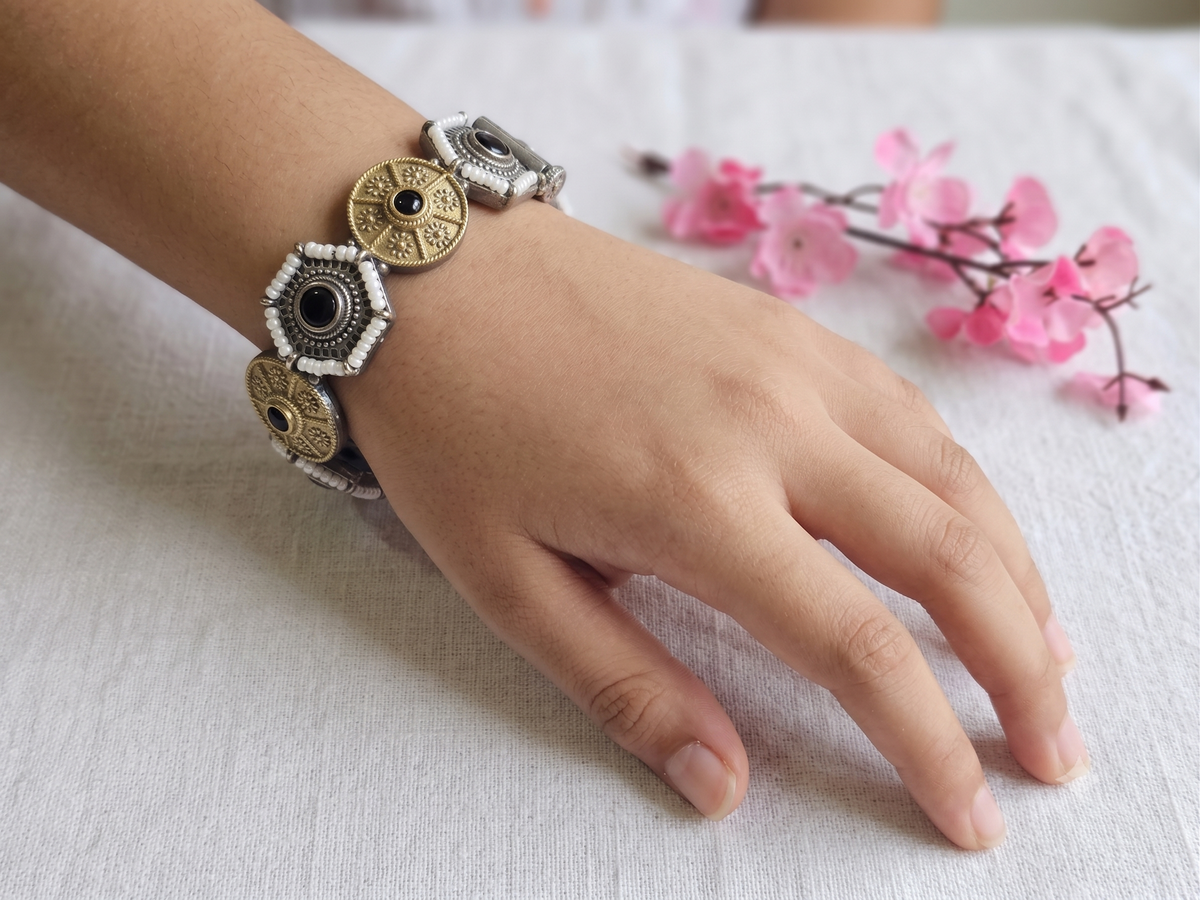 Dual tone coin kada
