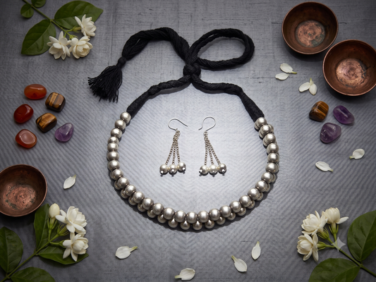 Tribal beads choker