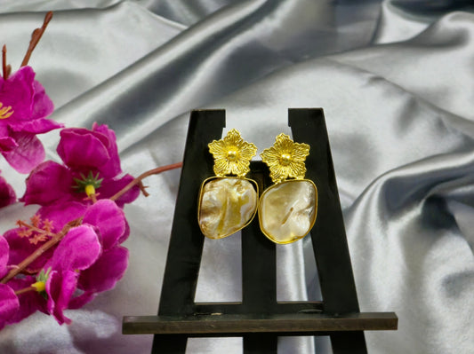Shell earring